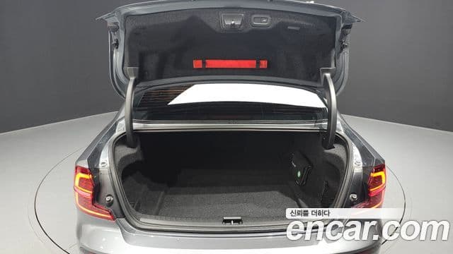 Volvo S60 2019 — фото 20 из 20