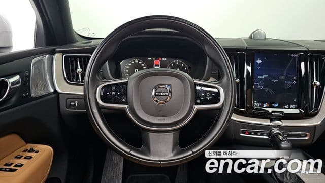 Volvo XC60 2018 — Photo 19/20