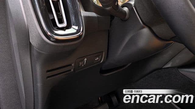 Volvo XC40 2021 — Photo 11/20