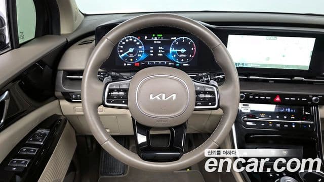 Kia Carnival 2023 — ფოტო 14/20