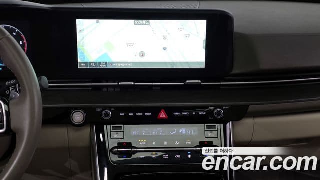 Kia Carnival 2023 — ფოტო 15/20