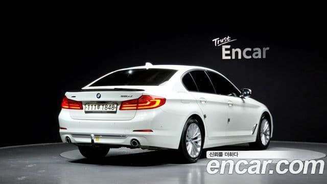BMW 5 Series 2020 — ფოტო 2/20