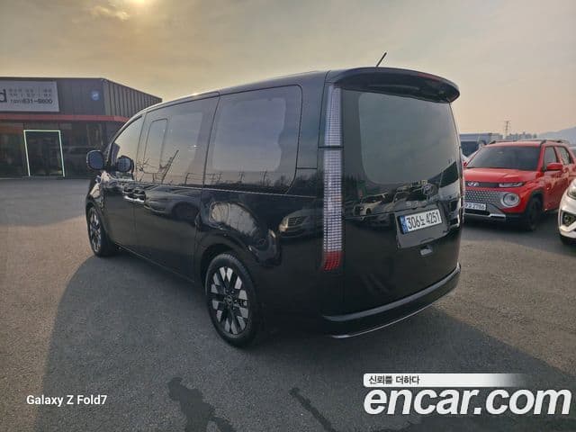 Hyundai Staria 2021 — ფოტო 3/20