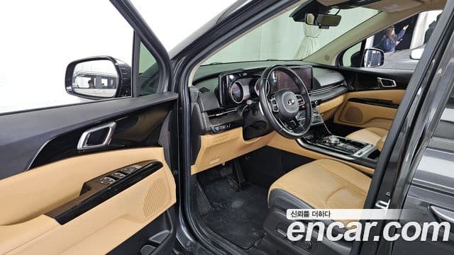Kia Carnival 2021 — фото 10 из 20