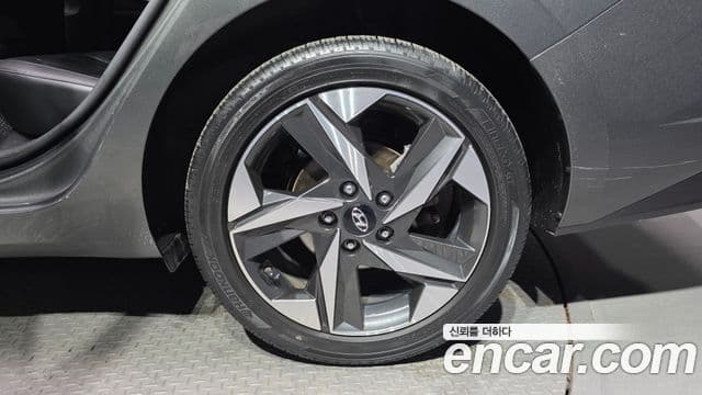 Hyundai The New Avante Hybrid 2020 — ფოტო 9/20