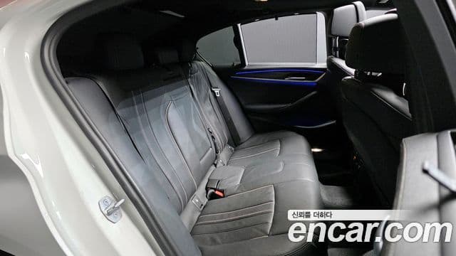 BMW 5 Series 2022 — фото 12 из 20