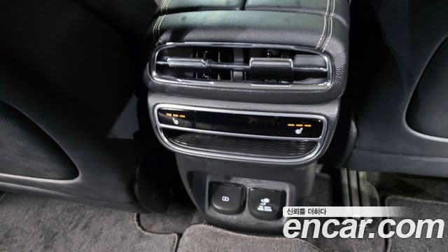 Genesis GV80 2021 — ფოტო 18/20