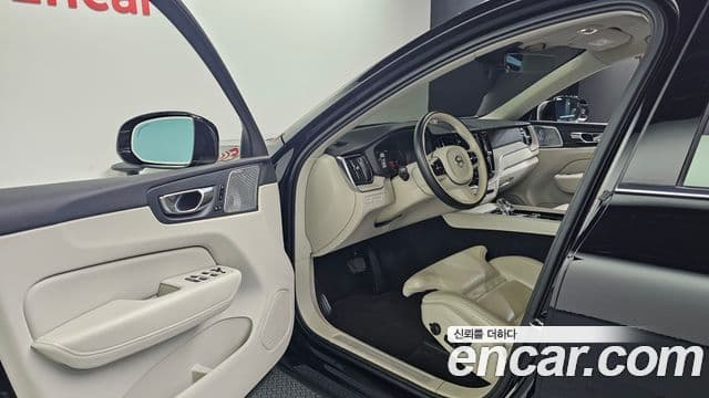 Volvo XC60 2021 — Şəkil 10/20
