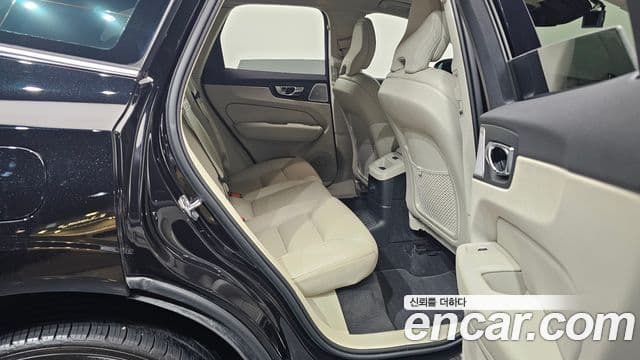 Volvo XC60 2021 — Şəkil 12/20