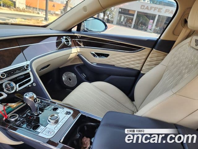 Bentley Flying Spur 2022 — Şəkil 9/15