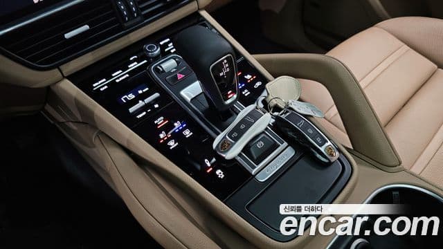 Porsche Cayenne 2021 — ფოტო 9/20