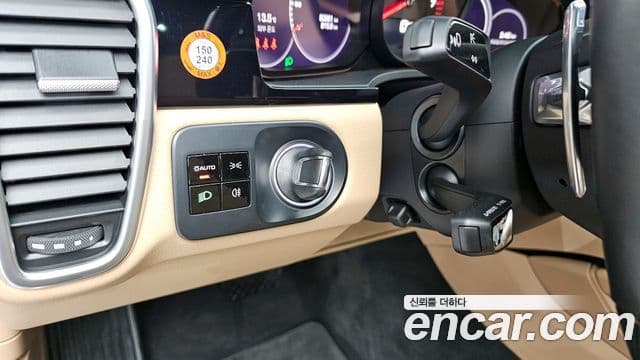 Porsche Cayenne 2021 — ფოტო 15/20