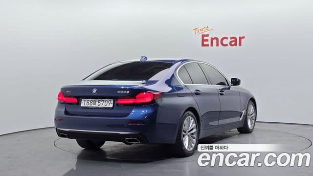 BMW 5 Series 2021 — фото 2 из 20