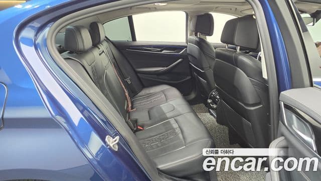 BMW 5 Series 2021 — фото 12 из 20