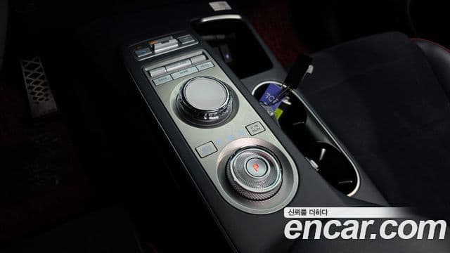 Genesis GV70 2021 — ფოტო 9/20