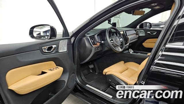 Volvo XC60 2021 — Şəkil 10/20