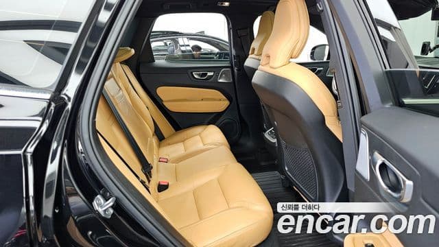Volvo XC60 2021 — Şəkil 12/20