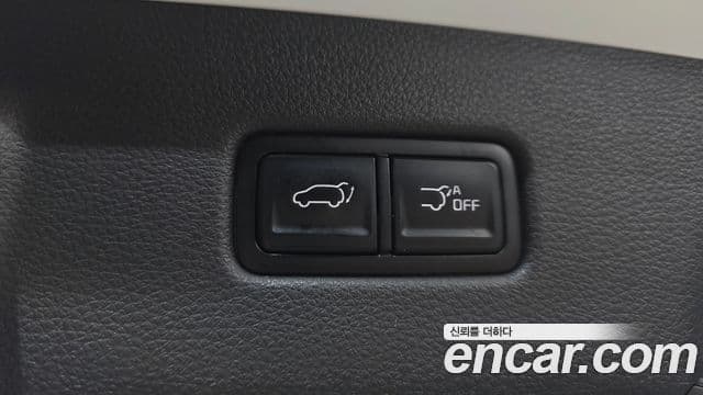 Kia Carnival 2021 — ფოტო 18/20