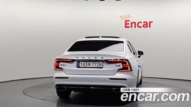 Volvo S60 2020 — ფოტო 4/20