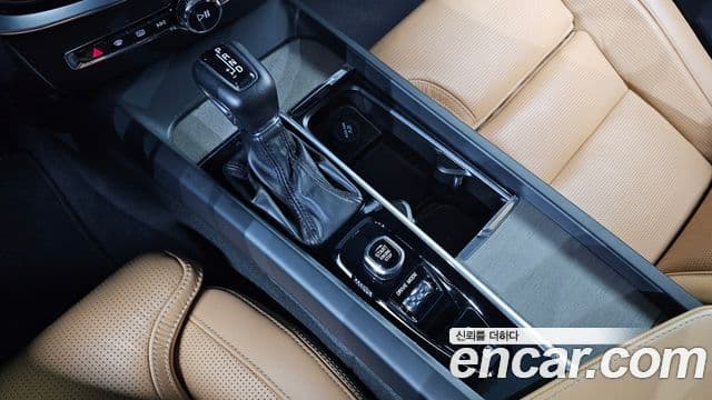 Volvo S60 2020 — ფოტო 9/20