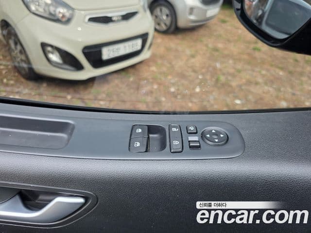 Hyundai Staria 2021 — ფოტო 13/19