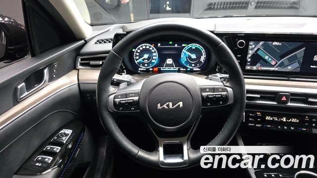 Kia K5 2023 — ფოტო 13/20