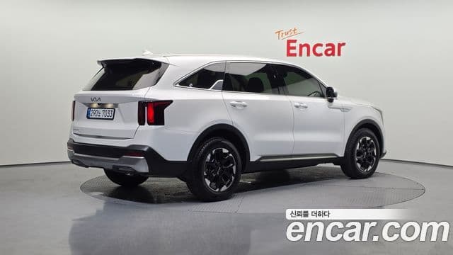 Kia Sorento 2023 — Фото 2/20
