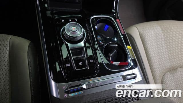 Kia Carnival 2022 — ფოტო 8/20