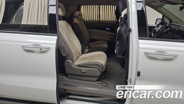 Kia Carnival 2022 — ფოტო 12/20