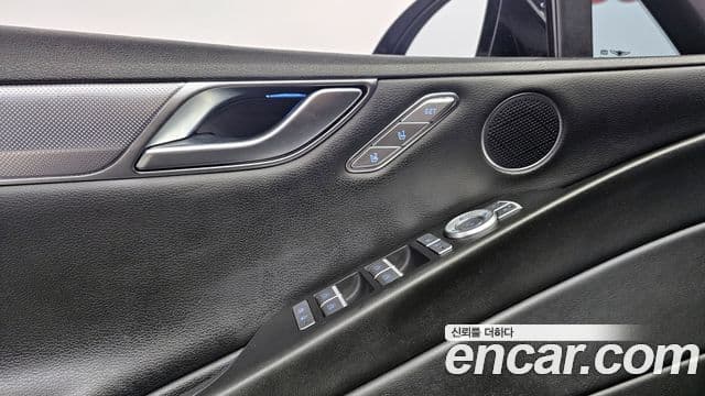 Genesis Electrified G80 2023 — фото 14 из 20