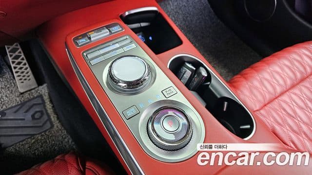 Genesis GV70 2023 — ფოტო 9/20