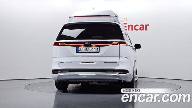 Kia Carnival 2021 — фото 4 из 20