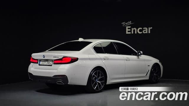 BMW 5 Series 2022 — фото 2 из 20