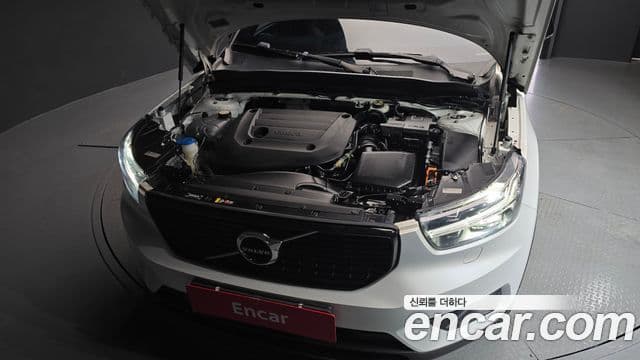 Volvo XC40 2021 — ფოტო 6/20