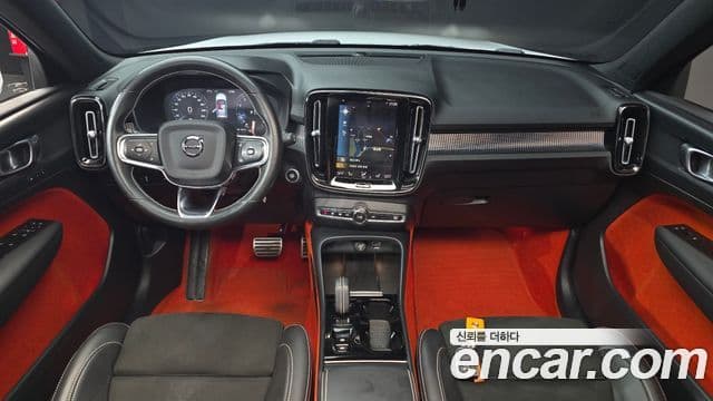 Volvo XC40 2021 — ფოტო 7/20
