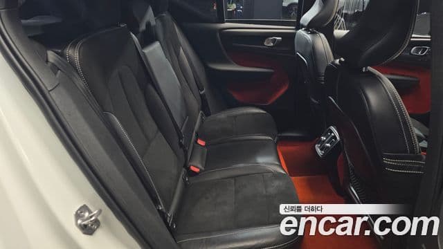 Volvo XC40 2021 — ფოტო 12/20