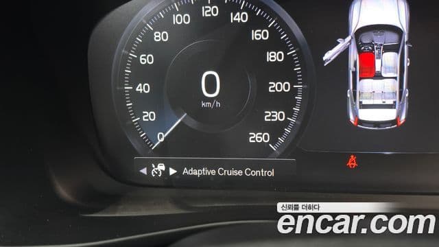 Volvo XC40 2021 — ფოტო 18/20