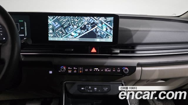 Kia Carnival 2024 — ფოტო 13/20
