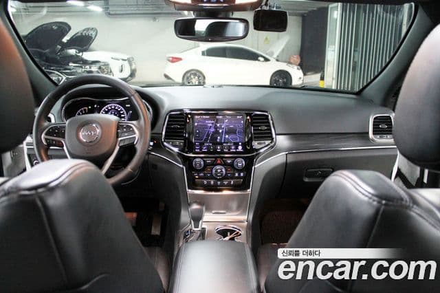 Jeep Grand Cherokee 2019 — Фото 7/20