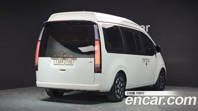 Hyundai Staria 2023 — ფოტო 2/20