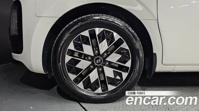 Hyundai Staria 2023 — фото 5 из 20