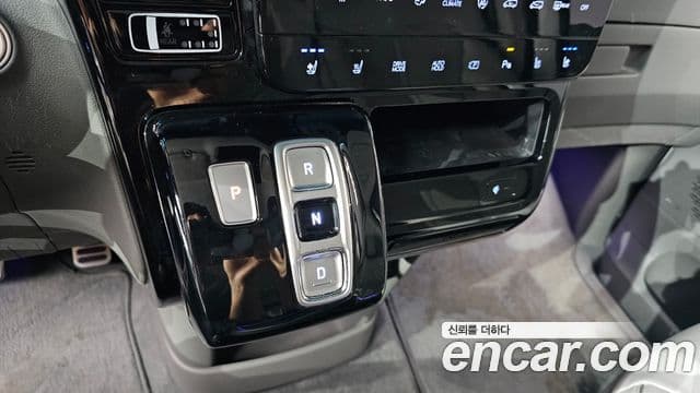 Hyundai Staria 2023 — ფოტო 9/20