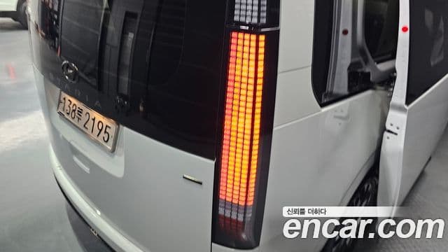 Hyundai Staria 2023 — Photo 12/32