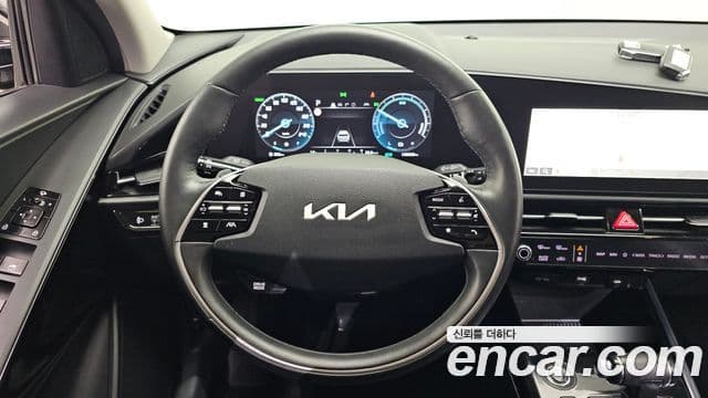 Kia Niro 2022 — ფოტო 15/20