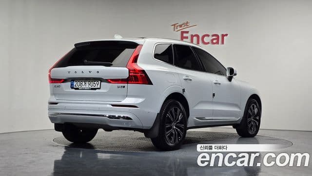 Volvo XC60 2022 — фото 2 из 20