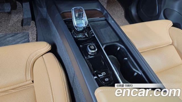 Volvo XC60 2022 — фото 9 из 20