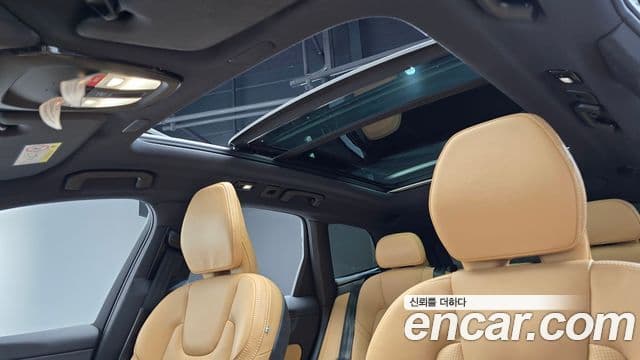Volvo XC60 2022 — фото 19 из 20