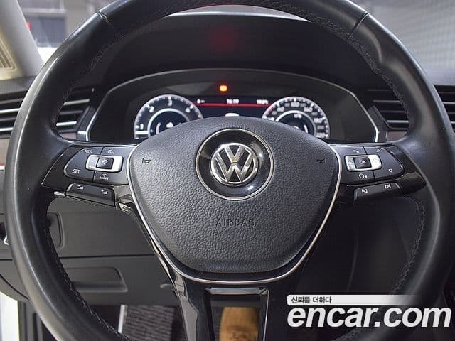 Volkswagen Passat GT 2018 — Şəkil 11/20