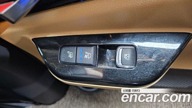 Kia Carnival 2023 — Фото 17/20