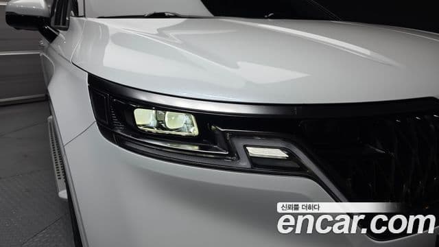 Kia Carnival 2023 — ფოტო 7/33